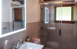 Shower - Amazing home in Algatocin (Algatocin)