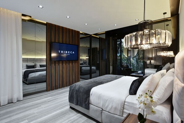 8 Schlafzimmer, Schreibtisch, BettwÀsche