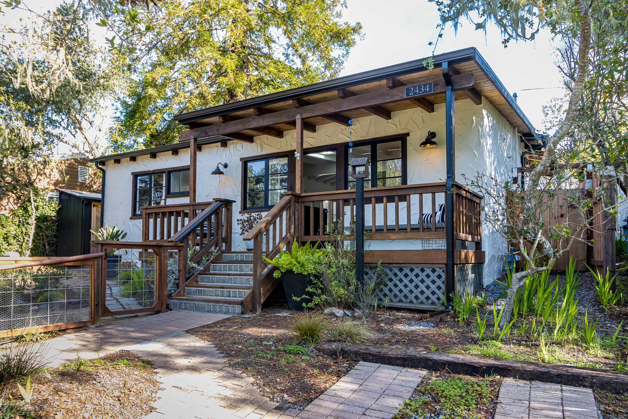 Month long rental - beautifully remodeled cottage 