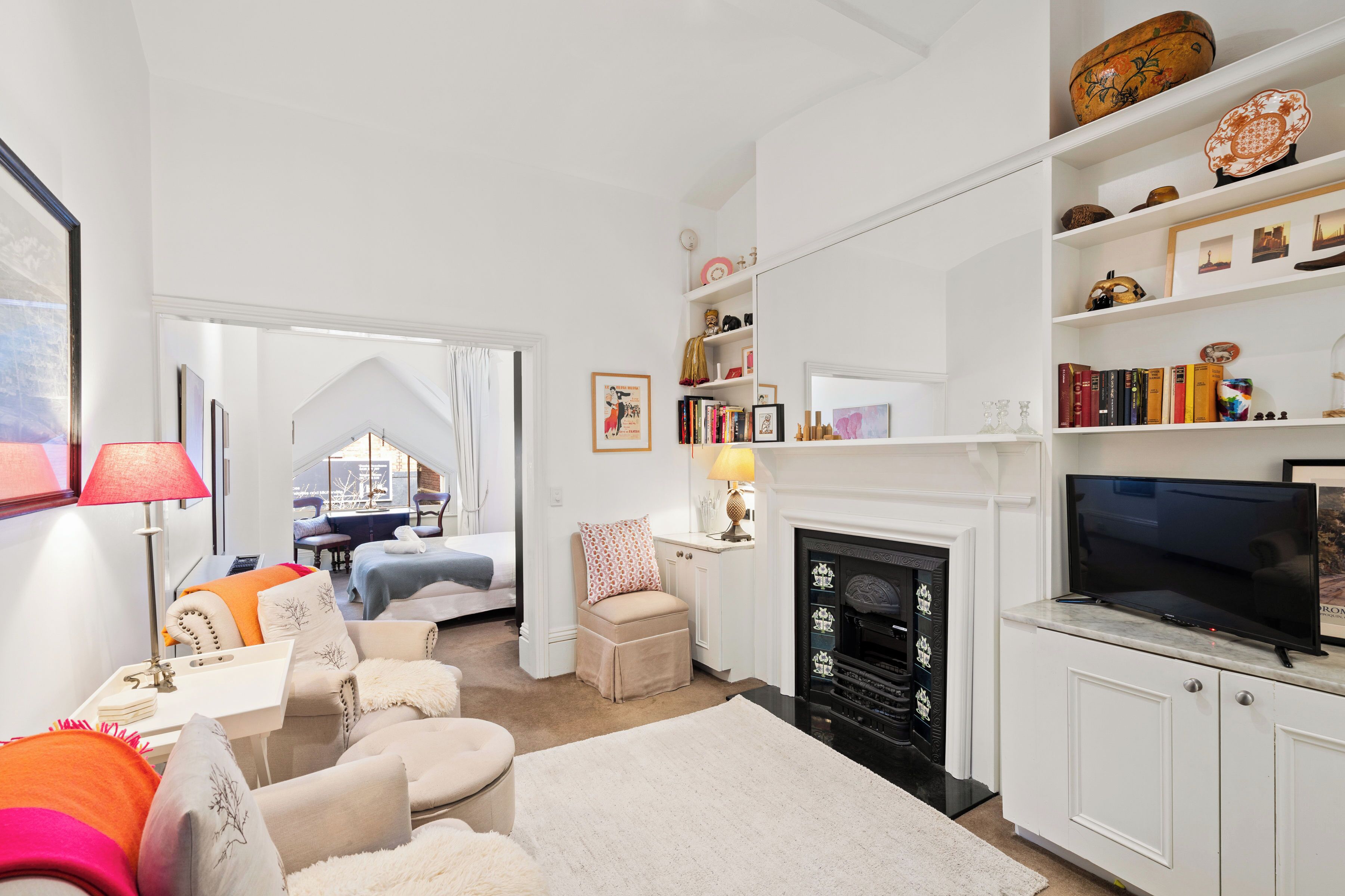 อพาร์ทเมนท์, 1 ห้องนอน | บริเวณนั่งเล่น | ทีวี 32 นิ้ว พร้อมช่องดาวเทียม