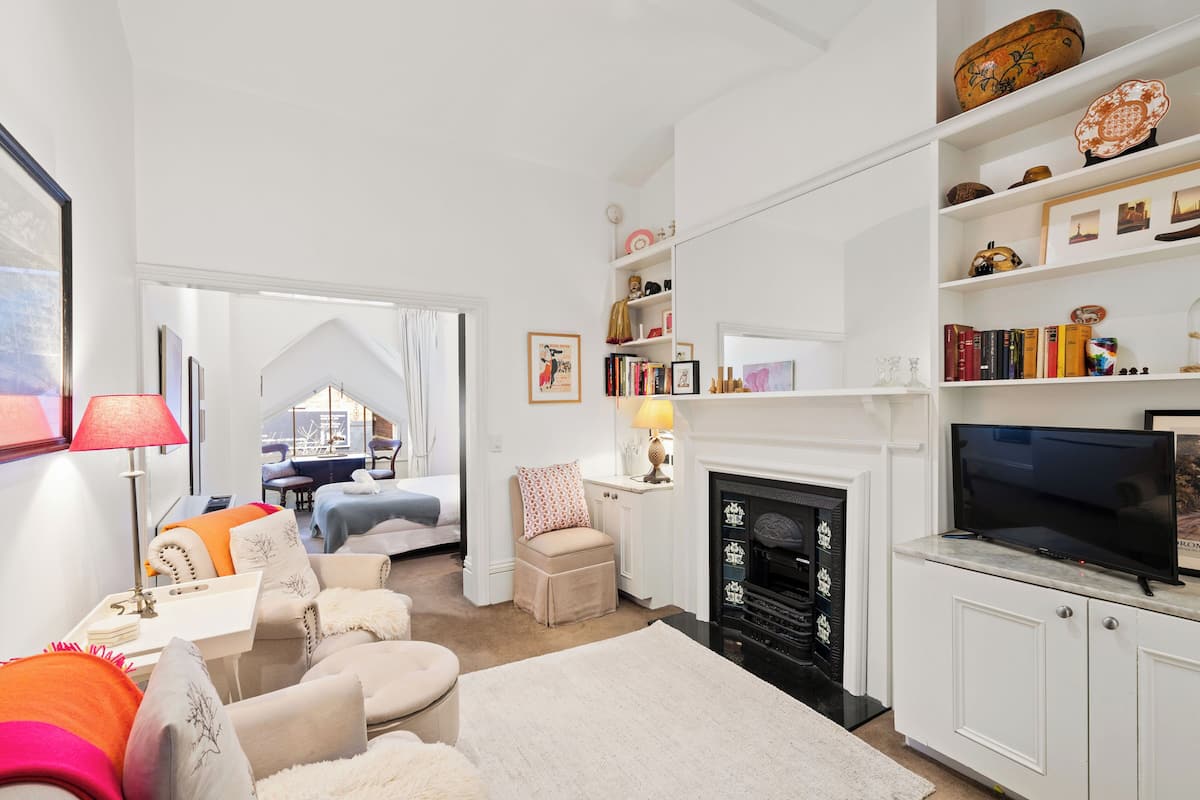 Apartemen, 1 kamar tidur | Area keluarga | Televisi 32-inci dengan saluran TV satelit