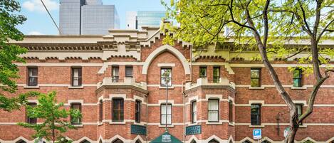 المنشأة من الخارج