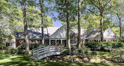 PRIVATE LARGE UPDATED HOME , MINUTES AWAY FROM WINERIES AND BEACHES