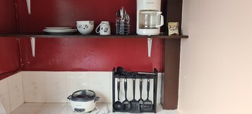 Apartamento empresarial, 1 cama Queen | Cozinha privada | Frigobar, micro-ondas, cooktop, torradeira