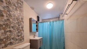 Phòng tiện nghi đơn giản | Phòng tắm