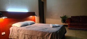 Leilighet – business, 1 queensize-seng | 1 soverom, individuelt innredet, skrivebord og skrivebord for bærbar PC