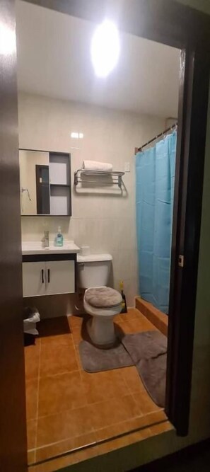 Condo básico | Banheiro