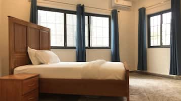 5 bedrooms, travel crib, WiFi