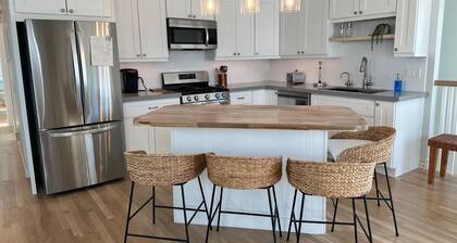 2 bed 2 bath walk to the beach open July20-Aug19