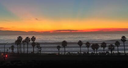 2 bed 2 bath walk to the beach open July20-Aug19