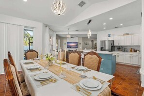 Dining - Ohana reunion House of Magic! 5BD/3.5B, Pool/SPA (Davenport)