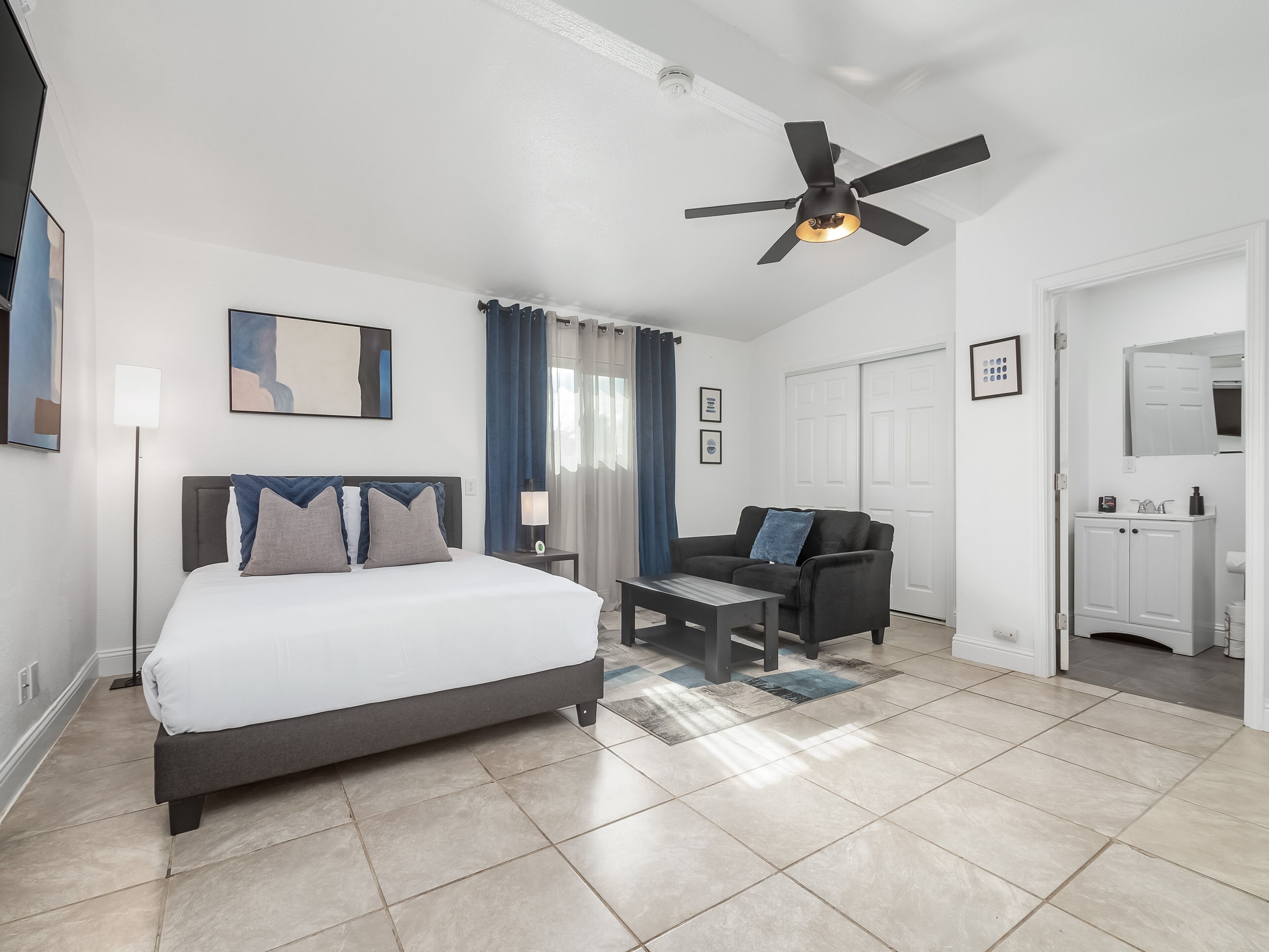 Sierra Studio | Full Bath | Fully Equipped Kitchen