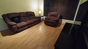 Flat-screen TV - Le Montréal-Est, 4 1/2 (Montréal-Est)