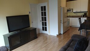 Flat-screen TV - Le Montréal-Est, 4 1/2 (Montréal-Est)