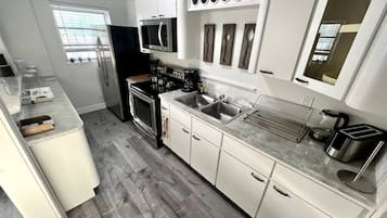 Fridge, microwave, oven, coffee/tea maker