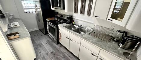 Fridge, microwave, oven, coffee/tea maker