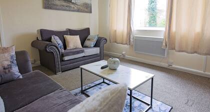 Stylish Five Star Rated Apartment