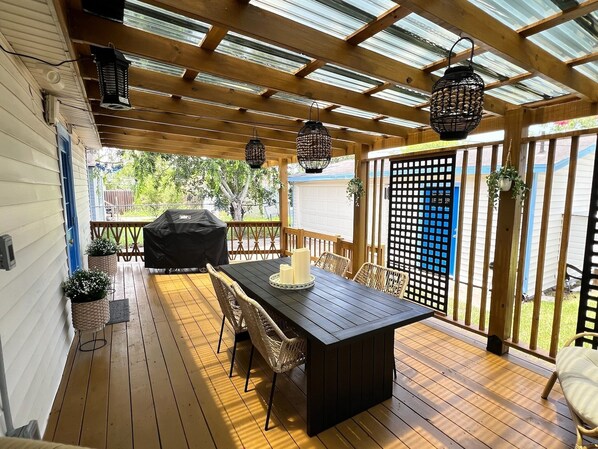 Outdoor dining