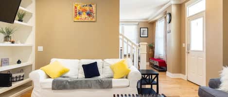 Smart TV, fireplace, books, computer monitors