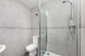 Apartment, 1 Queen Bed | Bathroom