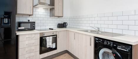 Appartamento, 1 letto queen | Cucina privata | Frigorifero, microonde, forno, piano cottura