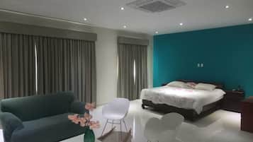 Family Room | 4 bedrooms, free WiFi