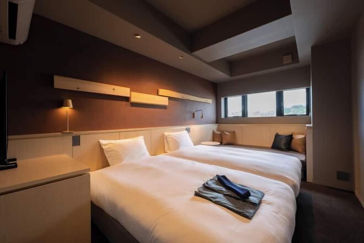 In-room safe, iron/ironing board, free WiFi, bed sheets