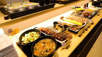 Daily local cuisine breakfast (JPY 1320 per person)