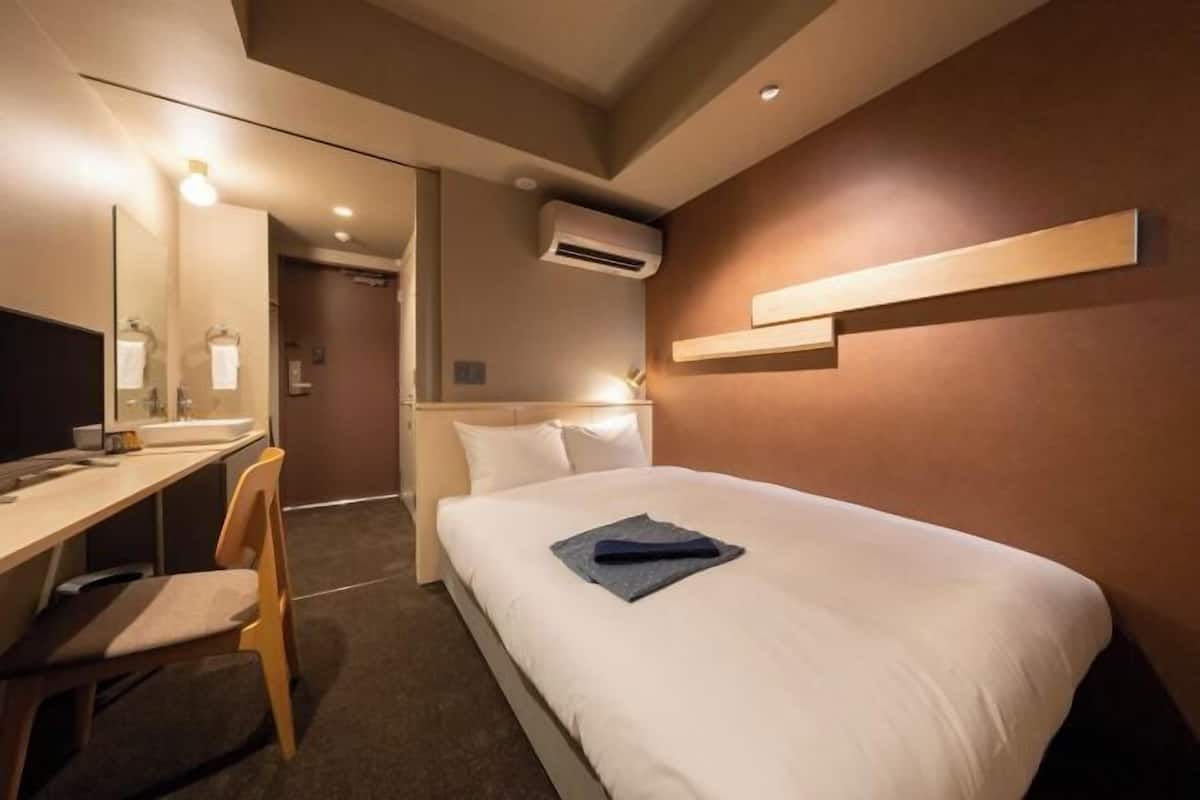 In-room safe, iron/ironing board, free WiFi, bed sheets
