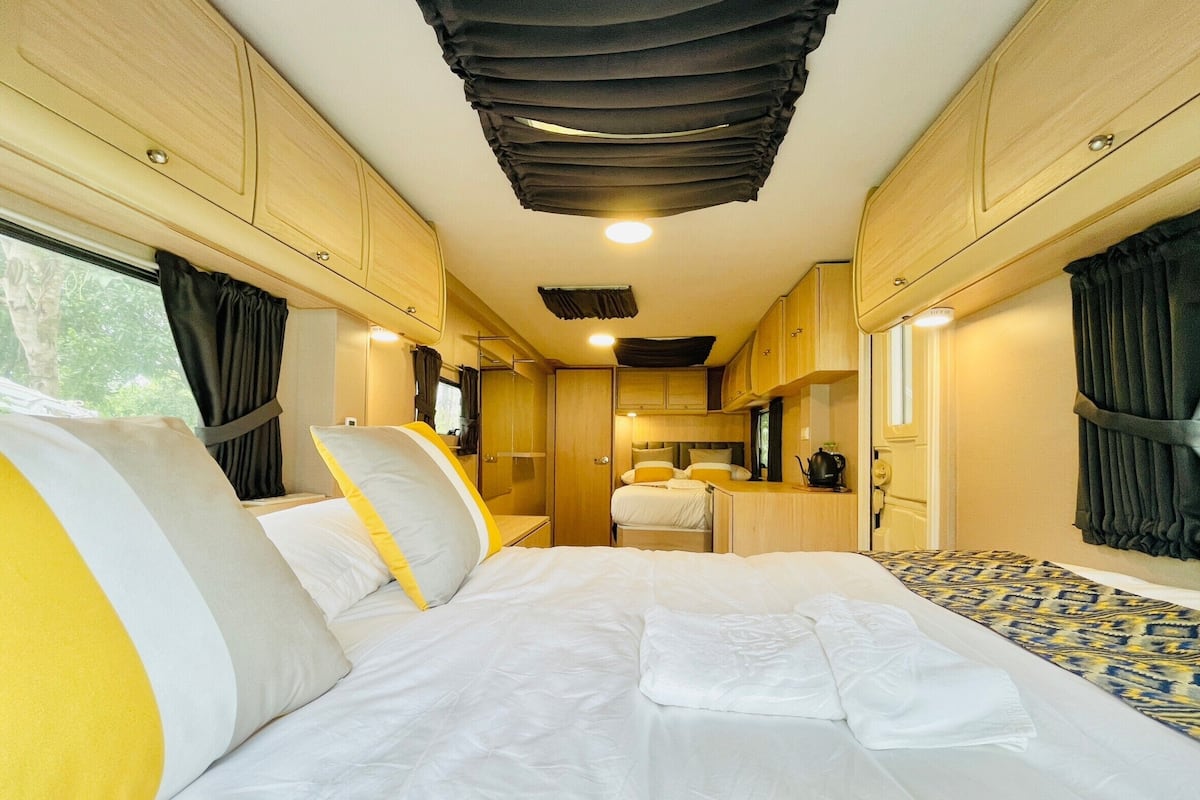 Design Studio | Free WiFi, bed sheets