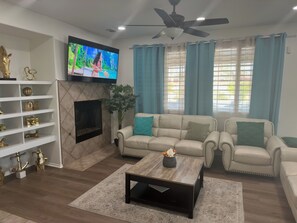 Smart TV, fireplace, books - Moon Palace   • Desert Oasis with Private Pool & Spa
Registration number
050111 (Indio)