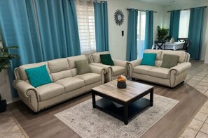 Smart TV, fireplace, books, offices - Moon Palace • Desert Oasis with Private Pool & Spa (Indio)