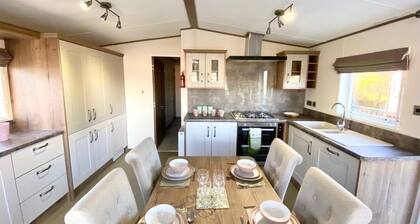 Inviting 3-Bed lodge Tattershall Lakes, Lincoln