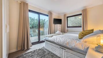 4 chambres, fer et planche à repasser, Wi-Fi, draps fournis