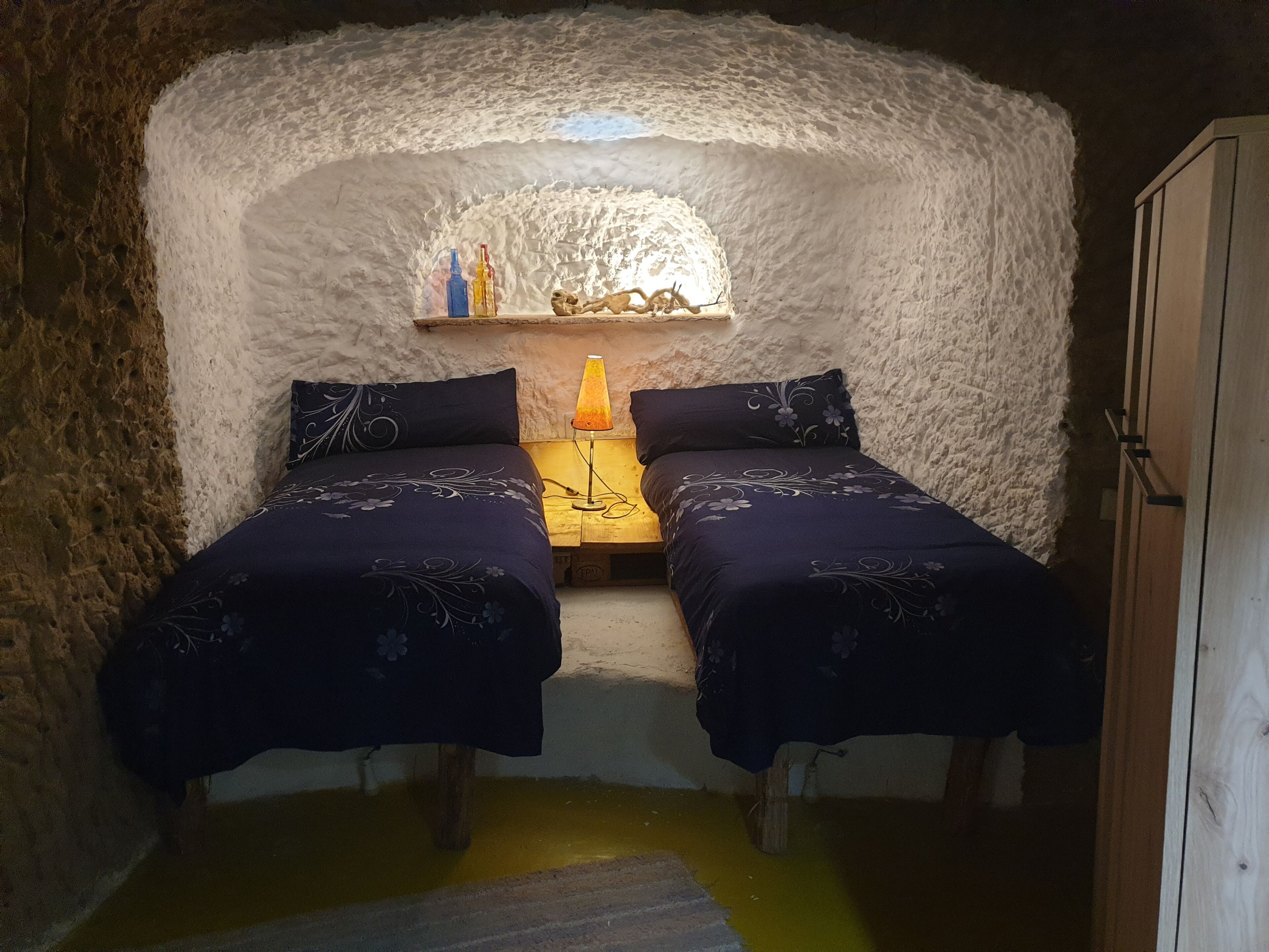 3 bedrooms, bed sheets