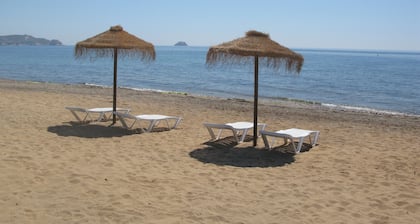 2 Room, Sleeps 4, Parking, 4 Pools, Sea 1st Line