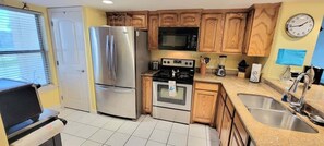 Condo, 1 habitación | Cocina privada | Refrigerador, horno, cafetera y tetera y tostadora