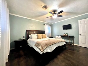 3 bedrooms, desk, iron/ironing board, WiFi - Spacious Belmar Beauty w/ Fireplace & Patio (Amarillo)