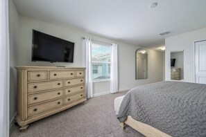6 habitaciones, tabla de planchar con plancha, cuna de viaje y wifi 