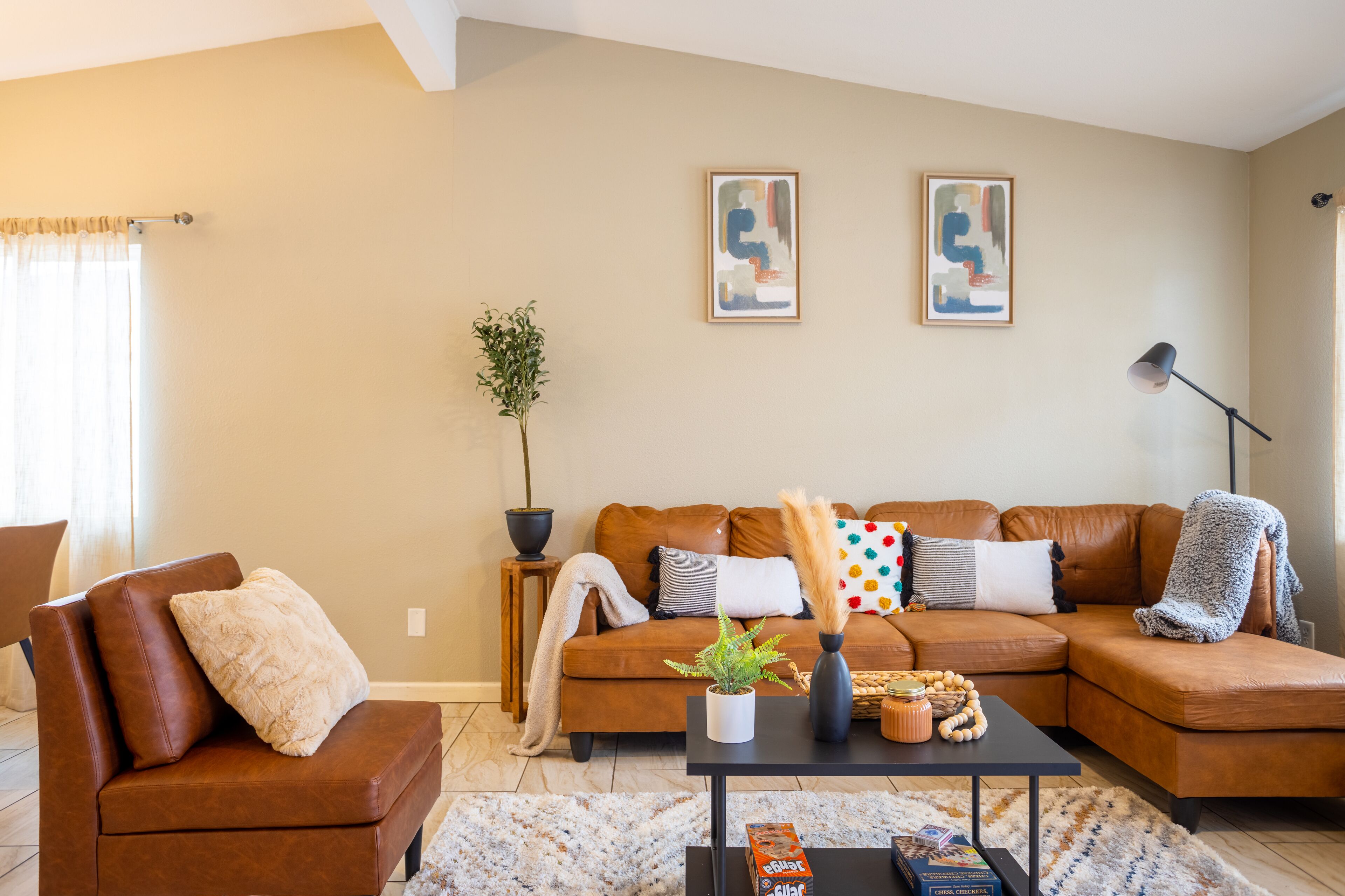 7 minutes to Downtown! Centrally Located Cozy Home