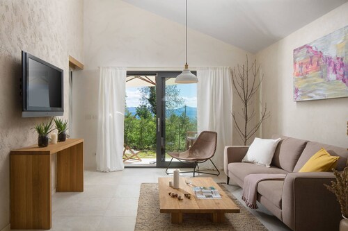 Remarkable 2-bed House in Zrenj