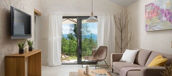 Remarkable 2-bed House in Zrenj