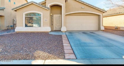 Cozi 3 bedroom with pool table and full bar