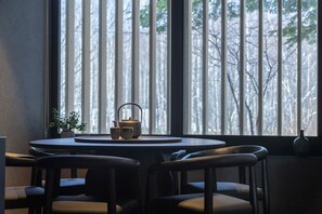 4 bedrooms, in-room safe, desk, iron/ironing board - IORI Niseko (Kutchan)