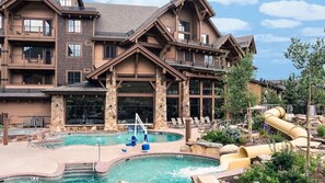 Innenpool, Außenpool