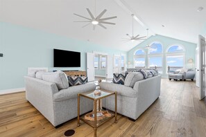 House, 4 Bedrooms | Living area