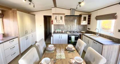 Inviting 3-bed Lodge Tattershall Lakes, Lincoln