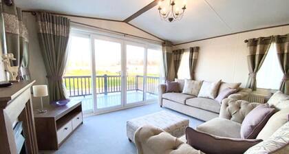Inviting 3-bed Lodge Tattershall Lakes, Lincoln