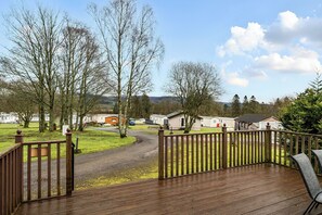 Terrace/patio - 4 Bed House - Sleeps 9 - Hottub - Parking (Moffat)