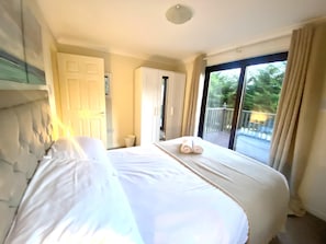 4 chambres, fer et planche à repasser, Wi-Fi gratuit, draps fournis